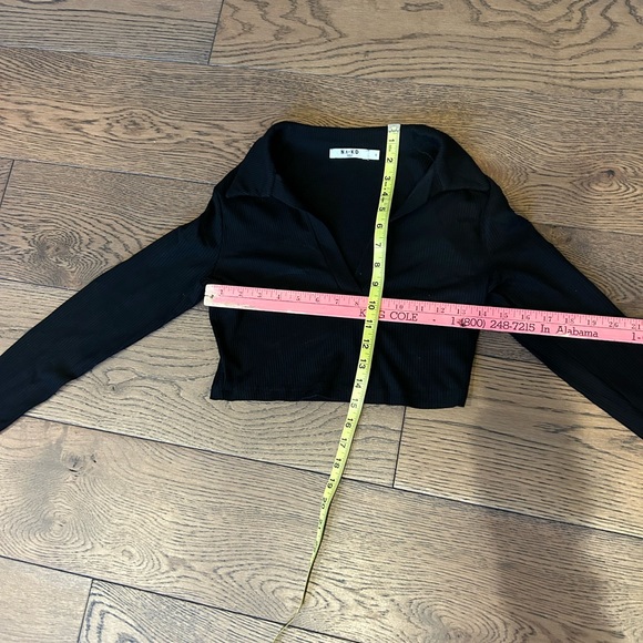 NA-KD Black Long Sleeve Ribbed Collar Detail Crop Top
Size Small - Picture 11 of 13